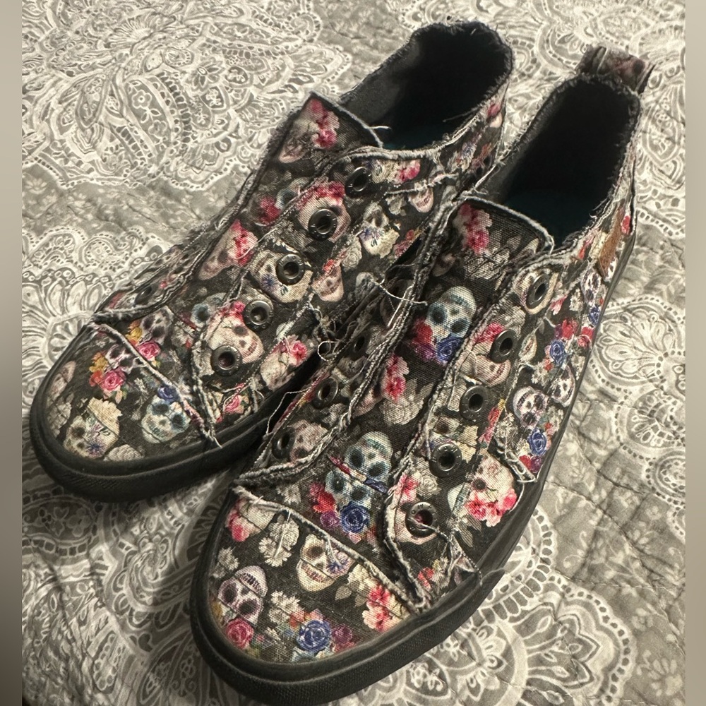Blowfish skull shoes
